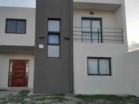 Exc.Casa 4 dorm.vta a estrenar en Vía Aurelia