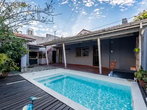 Venta Casa 3 Ambientes Martínez c/Pileta y cochera