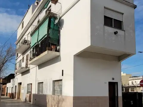 DEPARTAMENTO DE 2 AMBIENTES AMPLIO. EXCELENTE ESTADO 