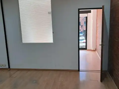 Oficina 3 ambientes con 2 baños