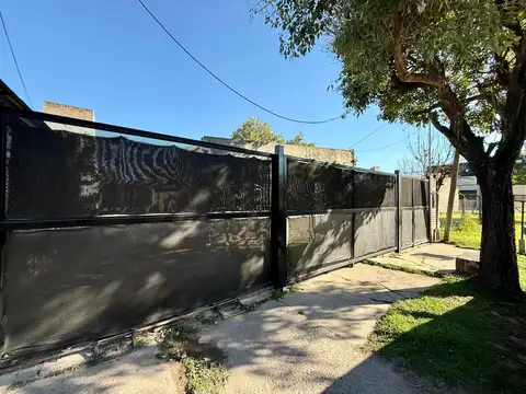 Casa dos dormitorios y patio en zona norte