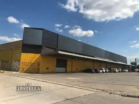 Galpón 5.453 m² Cub. Oficinas, baños y Vestuario Frente 4 calles - Isidro Casanova