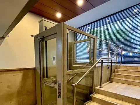 Oficina en Alquiler con 1 cochera