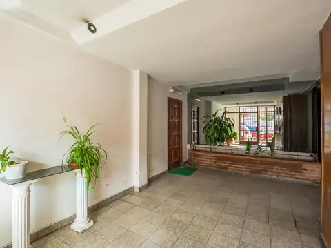 Venta Departamento 3 ambientes lateral en Ramos Mejia.