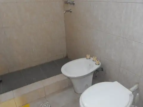 Casa sobre 2 de Abril. 2 dormitorio. Ideal para fin de semana. SAN JOSE. ENTRE RIOS.