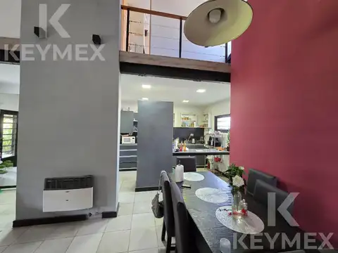 Casa en Venta con 2 cocheras