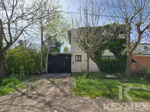 Venta Casa 2 dormitorios con jardín y piscina en Sicardi