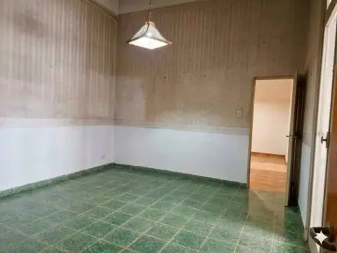 Depto Tipo Casa en Venta 50 años
