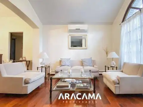 Casa en Venta con 3 cocheras