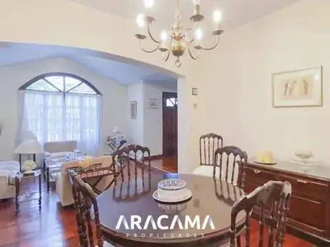 Casa 5 ambientes con 2 baños
