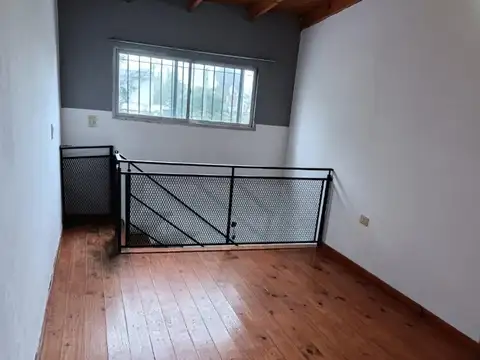 Casa 3 Dormitorios con Parque, Pileta y Galería con Parrilla