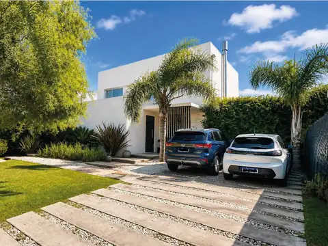 Casa  en Venta en Santa Guadalupe, Pilar del Este, Pilar