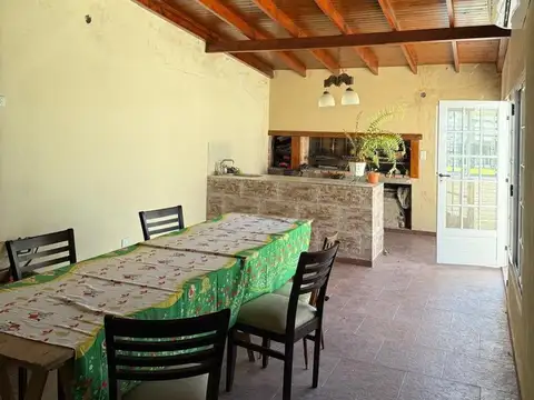 Casa en Venta con 2 cocheras