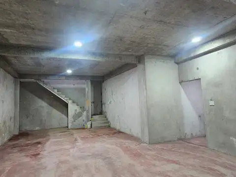 Local 70 m2 sin columnas,  en alquiler. San Cristóbal.  Ideal Gastronomia.