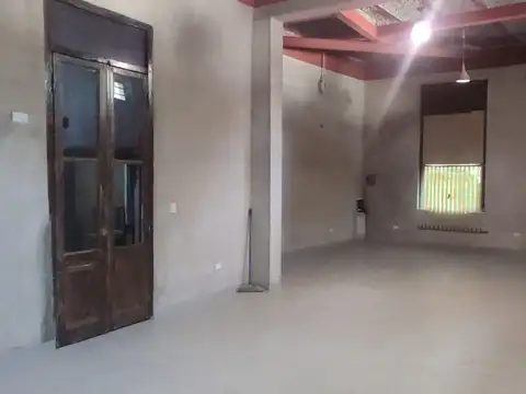 Local 70 m2 sin columnas,  en alquiler. San Cristóbal.  Ideal Gastronomia.