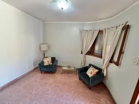 CASA EN VENTA 3 DORMITORIOS CON TERRAZA Y COCHERA