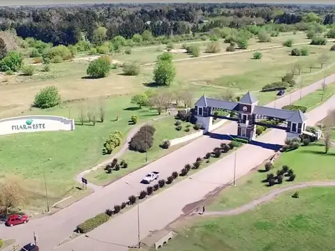 OPORTUNIDAD  Lote perimetral En Barrio Santa Lucía.