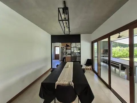 Casa en Alquiler Temporal con 6 cocheras