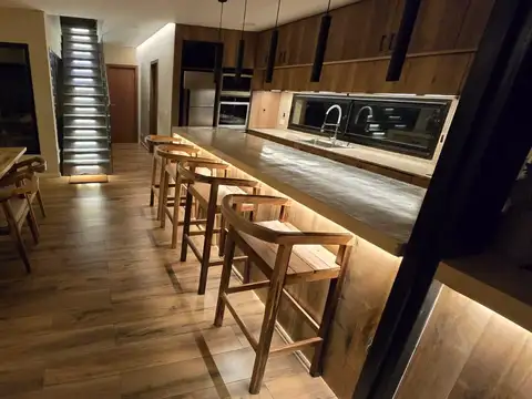 Espectacular casa de diseño a estrenar con muebles