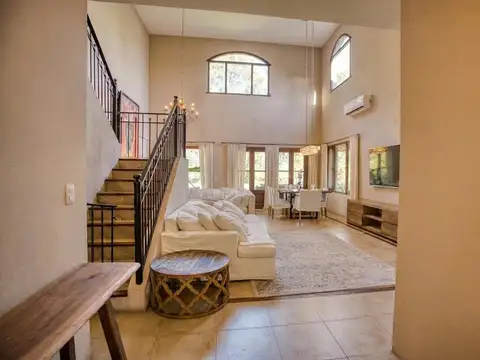 Casa 5 ambientes con 2 baños