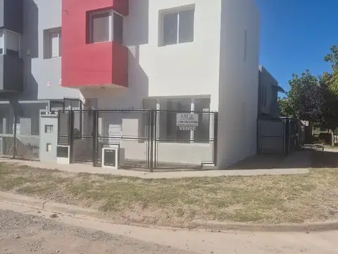 Depto Tipo Casa 3 ambientes con 2 baños