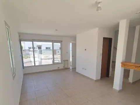 Depto Tipo Casa en Alquiler con 1 cocheras