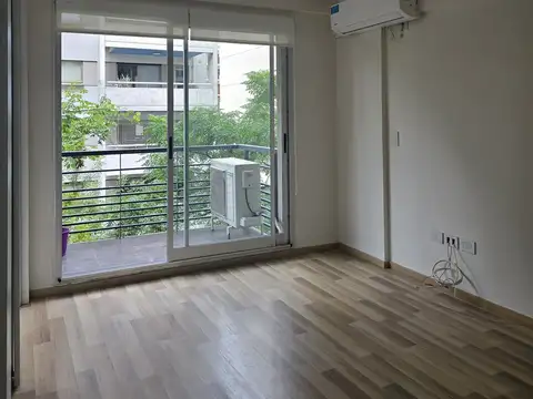 Departamento de 3 ambientes al frente con cochera y baulera