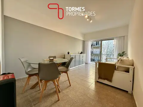 VENTA - Departamento 2 ambientes con balcón a la calle en zona Paseo Aldrey - Mar del Plata