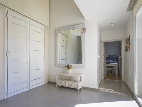 Casa 8 ambientes con 4 baños