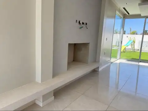 Casa 7 ambientes con 3 baños
