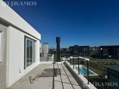 Casa 5 ambientes con 4 baños