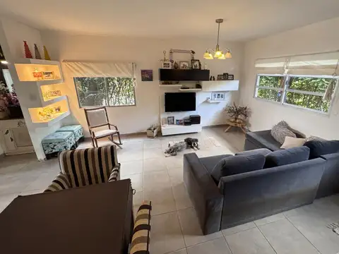 Venta Casa 3 ambientes, dos plantas, Cochera, Pileta, Sum, Parrila. Escobar-Barrio Roda