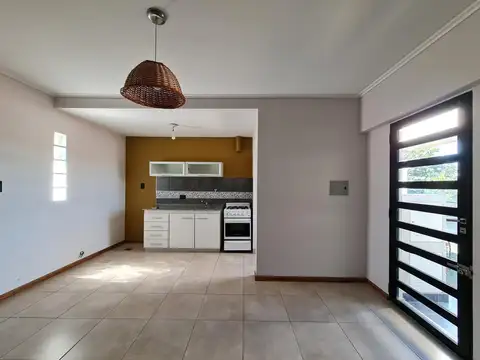 Diseño moderno, luminoso, estar comedor cocina, un dormitorio con vestidor, baño con bañera