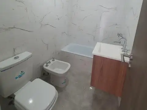 Departamento 2 amb. contra frente con balcon y parrilla