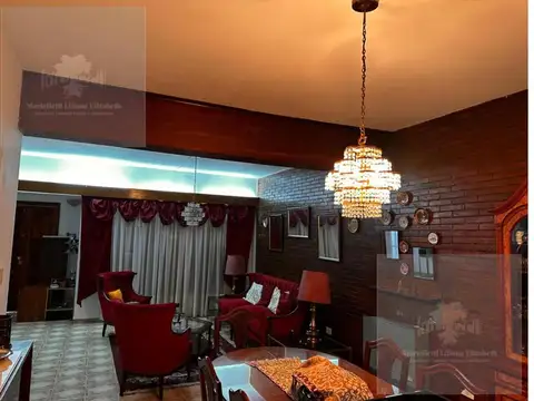 Casa en Venta con 3 cocheras
