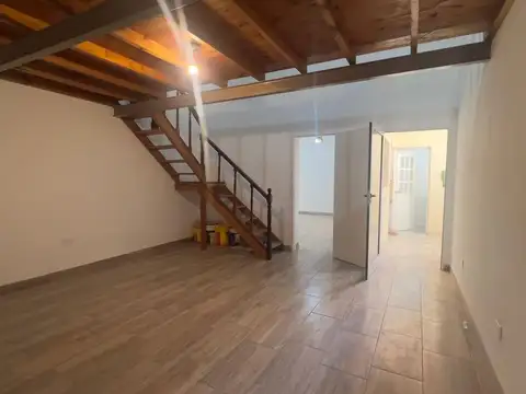 Depto Tipo Casa en Venta 70 años