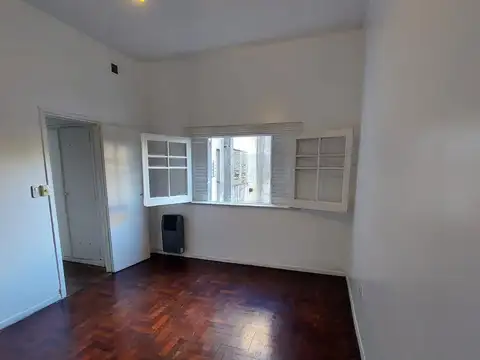 PH 2 Ambientes en primer piso sobre Av. Nazca