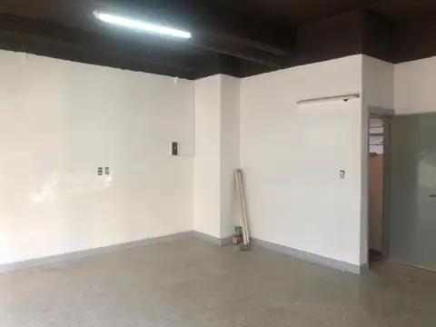 LOCAL EN VILLA CRESPO 6 MTS DE FRENTE, con renta vigente