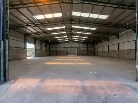 Venta en Block 2 Naves Industriales Paso del Rey