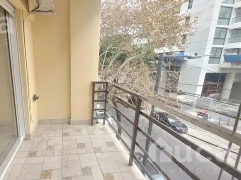 Departamento dos ambientes con balcón y cochera en alquiler en Belgrano