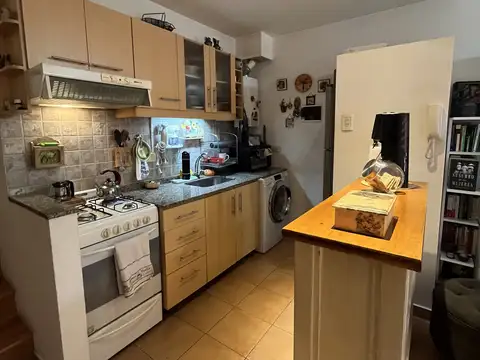 HERMOSO 2 AMB CON BALCÓN AL FRENTE. BAJAS EXPENSAS