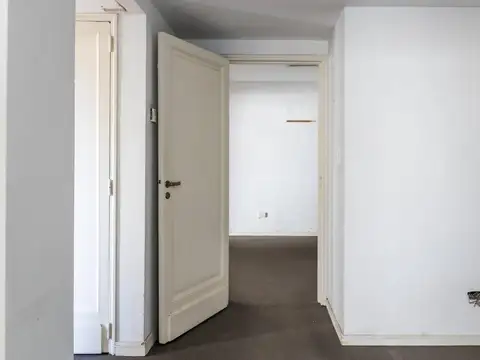 Esmeralda 1300, Piso 1