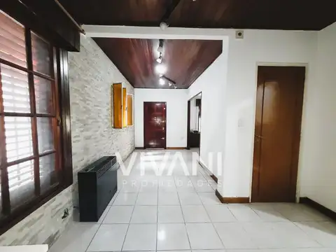Casa 4 ambientes con 2 baños