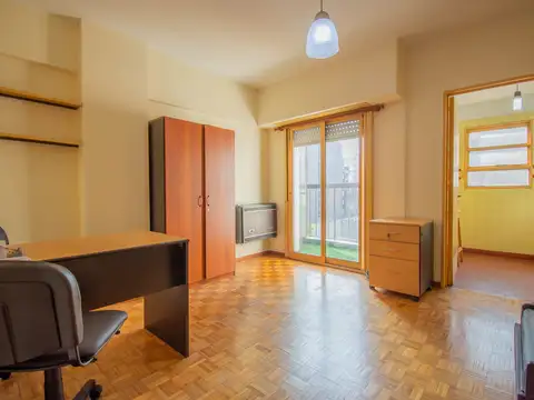 ALQUILER MONOAMBIENTE APTO PROF CON BALCON Y LUZ