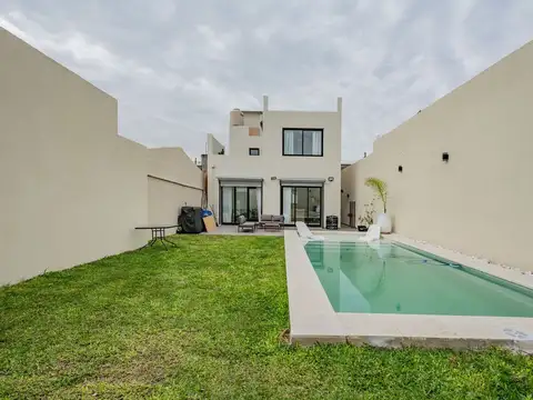 Ana María Janer 1300