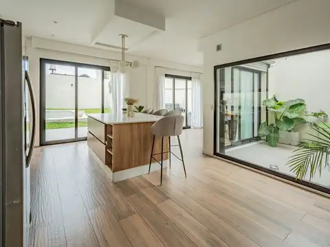 Ana María Janer 1300