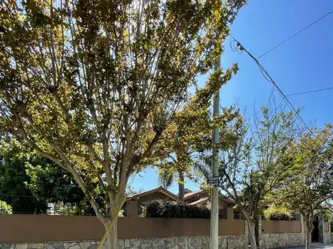 Casa 5 ambientes en Castelar Sur