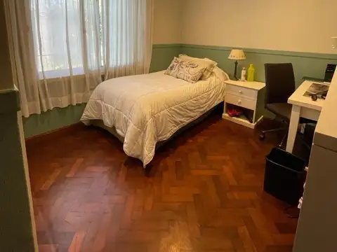 Casa 5 ambientes con 4 baños