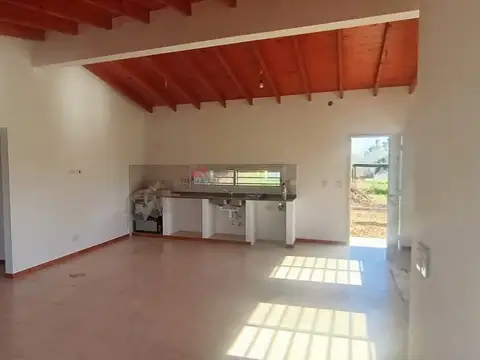 Casa 4 ambientes con 2 baños