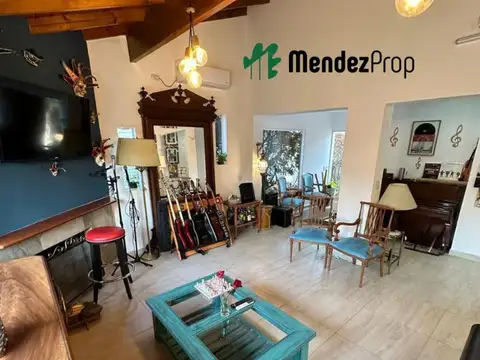 Casa en Venta con 2 cocheras